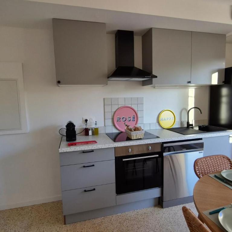 T2 Hyères neuf 4p, clim, 250m plage, parking privé devant le logement - Apartment mit 1 Schlafzimmer - 4
