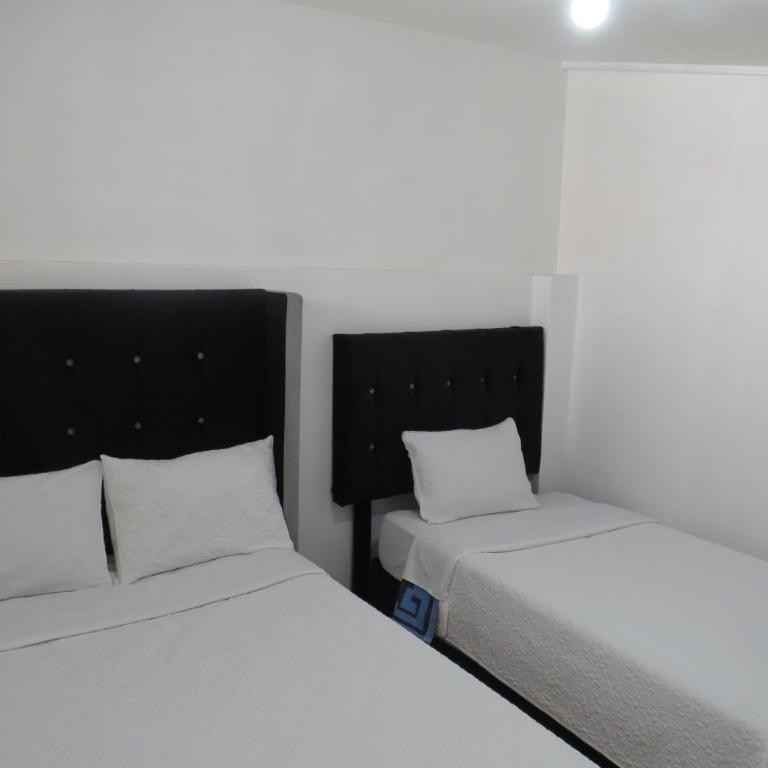 Hospedaje Apu San Isidro - Family Room with Private Bathroom - 1