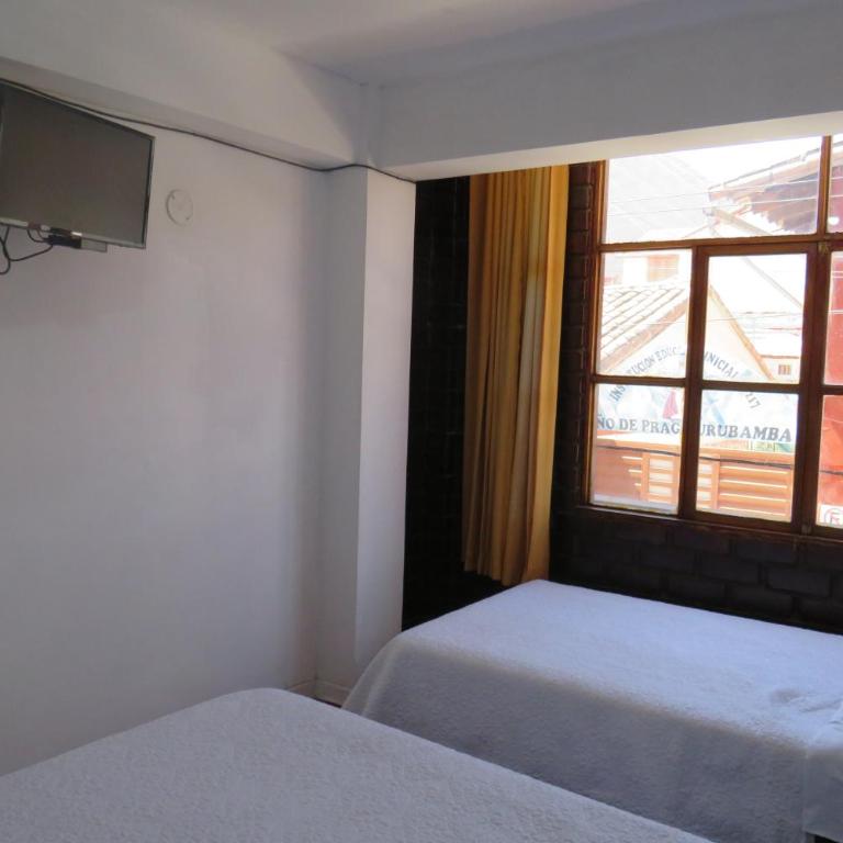 Hospedaje Apu San Isidro - Twin Room with Shared Bathroom - 3