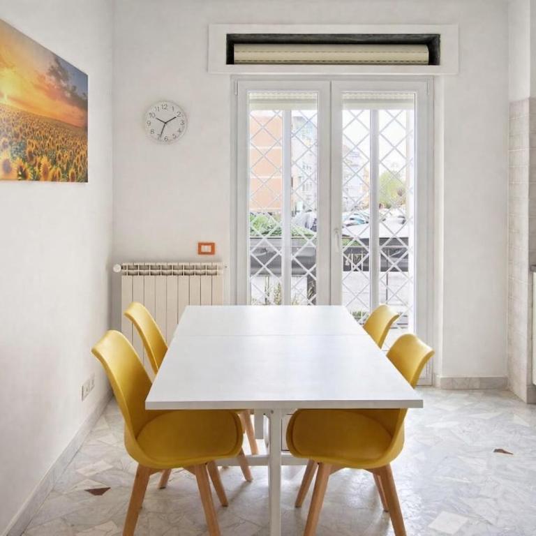 Spacious 2BR Centocelle Home, Steps to Metro C - Appartamento con 2 Camere da Letto - 15
