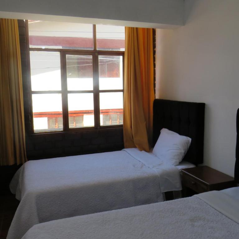 Hospedaje Apu San Isidro - Twin Room with Shared Bathroom - 4