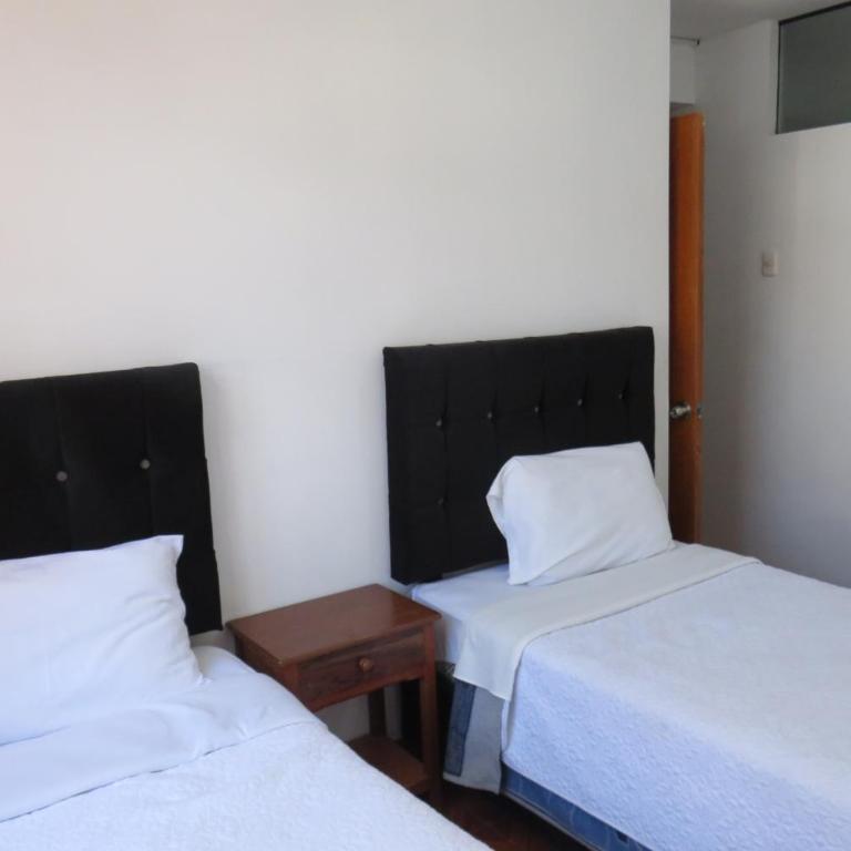 Hospedaje Apu San Isidro - Twin Room with Shared Bathroom - 5