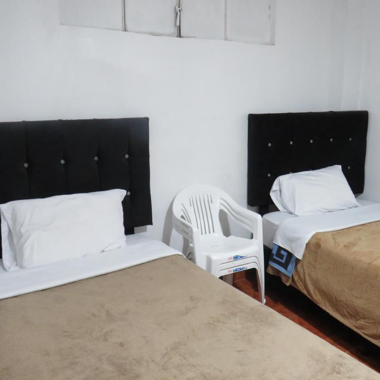 Hospedaje Apu San Isidro - Twin Room with Shared Bathroom - 4