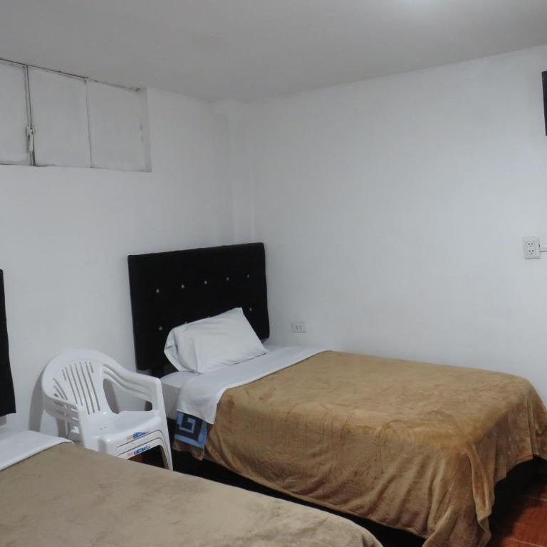 Hospedaje Apu San Isidro - Twin Room with Shared Bathroom - 5