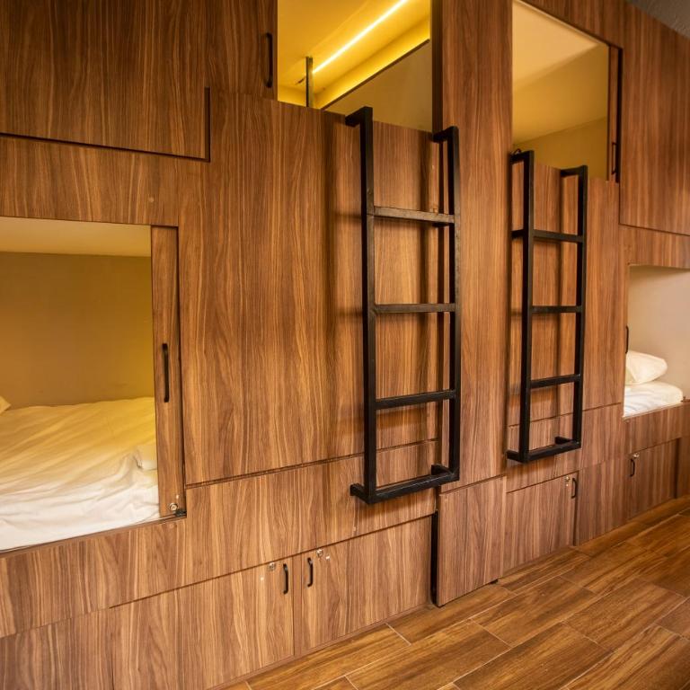Straw Hat Hostel & RoofTop Bar CDMX - Habitación Compartida Mixta - 4 camas - 1
