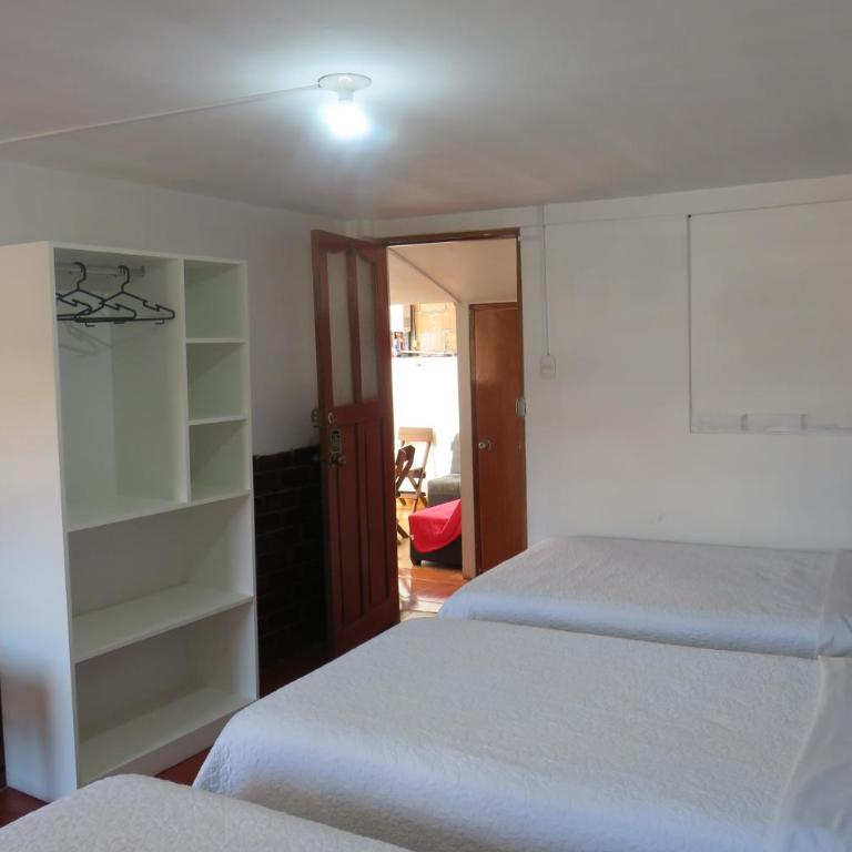 Hospedaje Apu San Isidro - Triple Room with Private Bathroom - 1