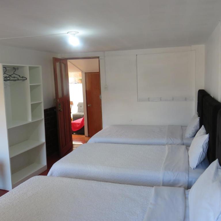 Hospedaje Apu San Isidro - Triple Room with Private Bathroom - 2