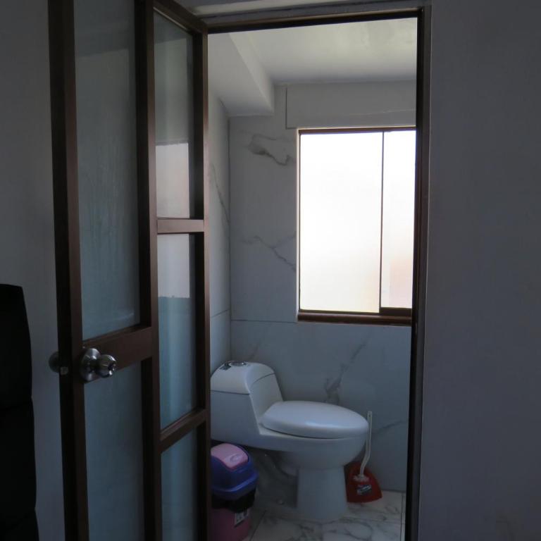 Hospedaje Apu San Isidro - Family Room with Private Bathroom - 4