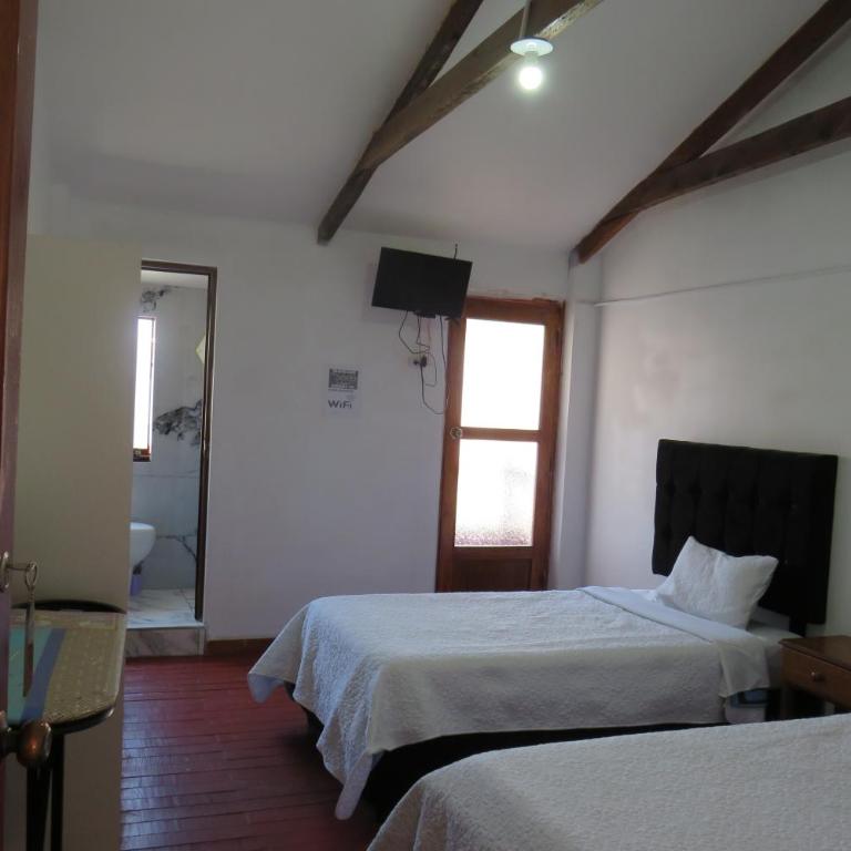 Hospedaje Apu San Isidro - Family Room with Private Bathroom - 5