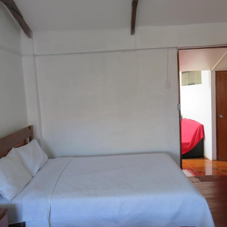 Hospedaje Apu San Isidro - Family Room with Private Bathroom - 1