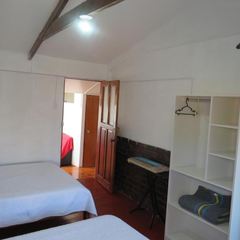 Hospedaje Apu San Isidro - Family Room with Private Bathroom - 8
