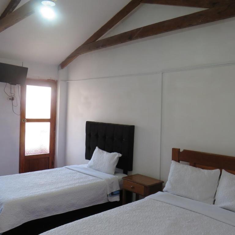 Hospedaje Apu San Isidro - Family Room with Private Bathroom - 11