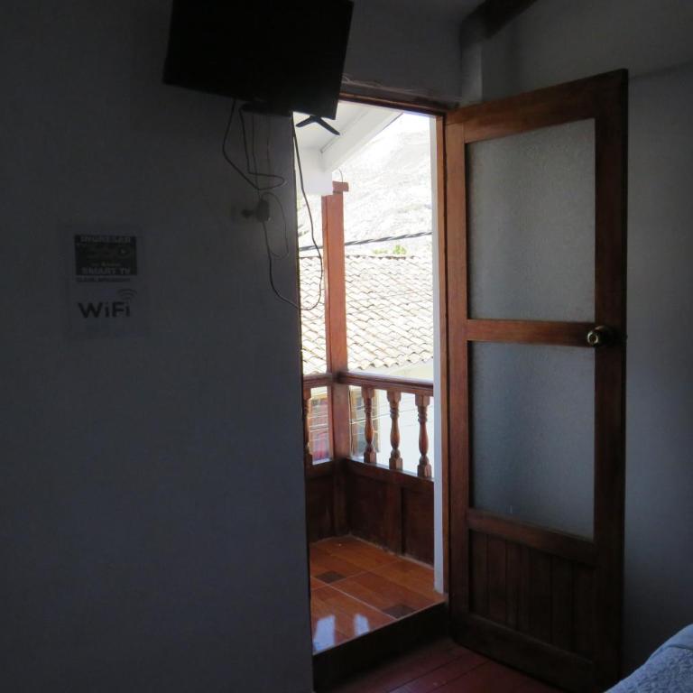 Hospedaje Apu San Isidro - Family Room with Private Bathroom - 6