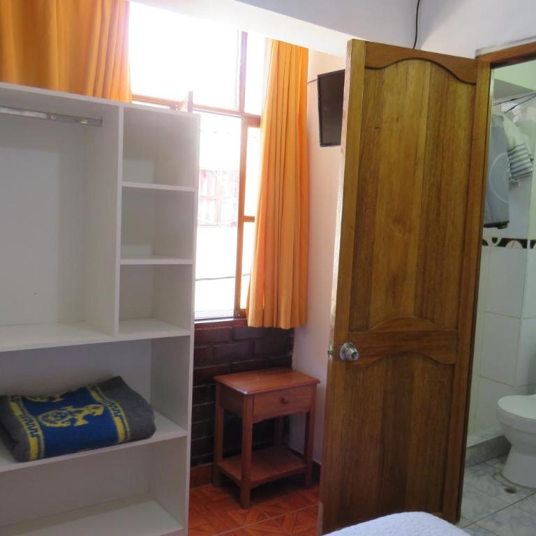 Hospedaje Apu San Isidro - Double Room with Private Bathroom - 3