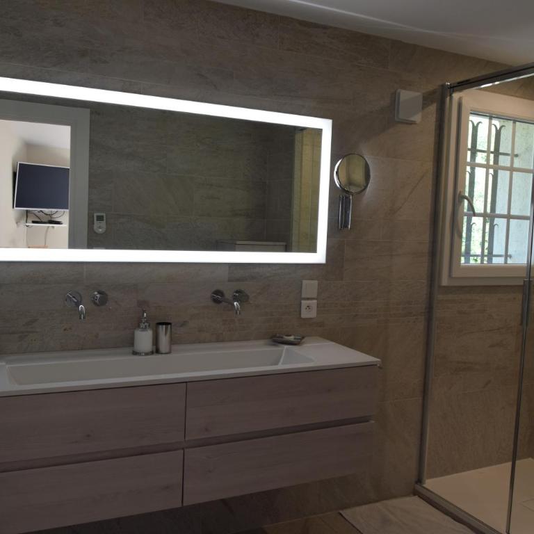 Villa d'exception avec piscine 15 m, spa, aperçu mer et calme absolu - Villa avec Piscine Privée - 55