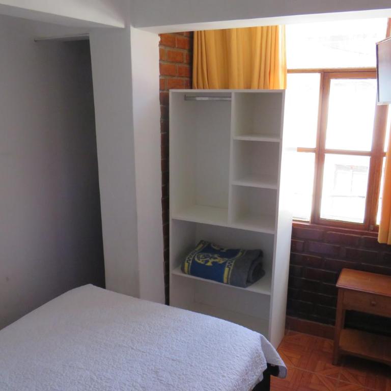 Hospedaje Apu San Isidro - Double Room with Private Bathroom - 5