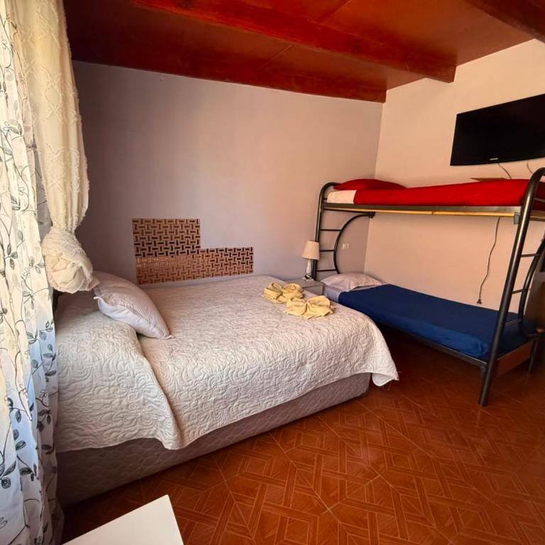 Hostal Nuevo Sol y Viento - Habitación Familiar con baño - 1