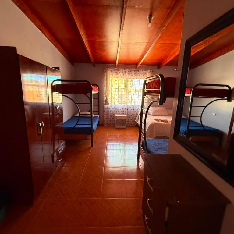 Hostal Nuevo Sol y Viento - Habitación Familiar con baño - 3