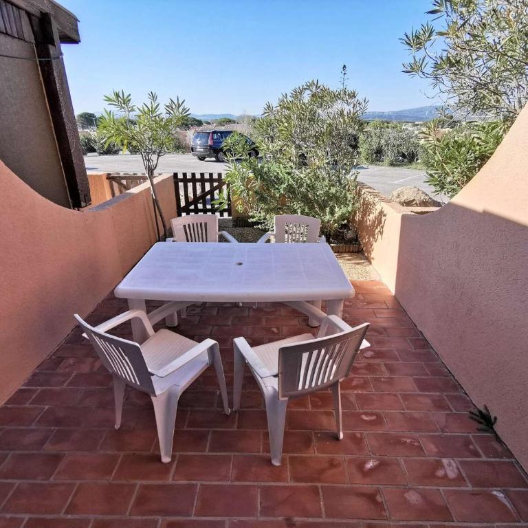Résidence Maisons De La Mer 2 - Grand studio avec coin nuit et terrasse en rez de chaussée pour 4 personnes à Port Leucate. Réf: 1MM2_233 MAE-5494 - Appartement - 1