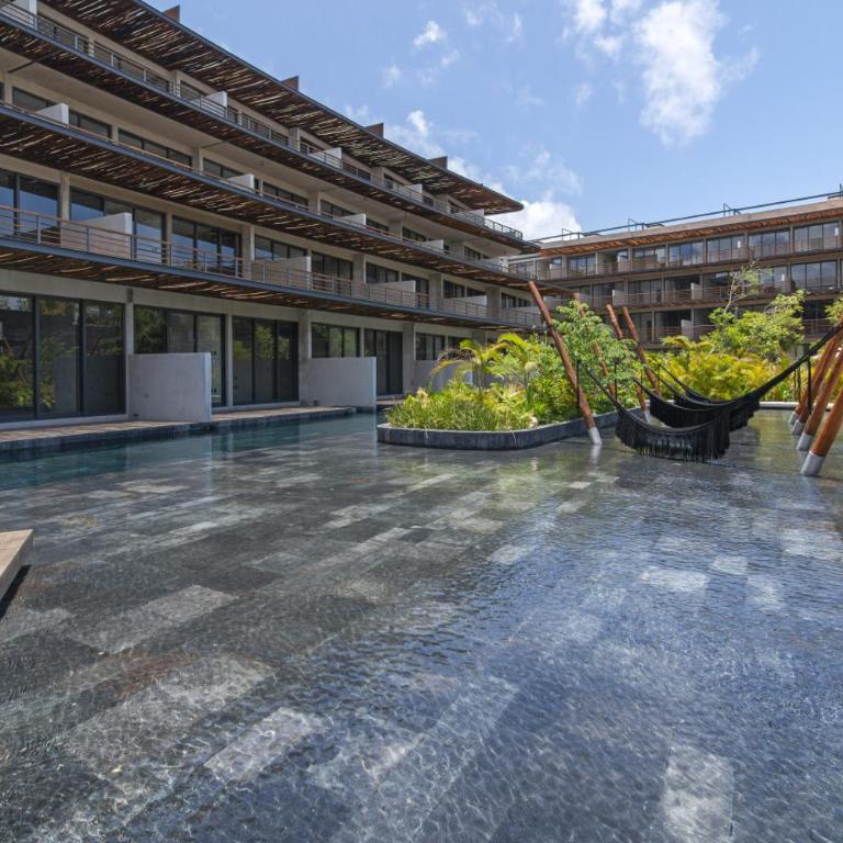 Nuju Rentals - BeUtiful Apartments with Swimout-Gym-Rooftop-Pool - Deluxe Apartment - 2