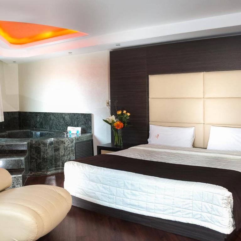 Hotel Astor - Habitación con cama extragrande y bañera de hidromasaje - 6