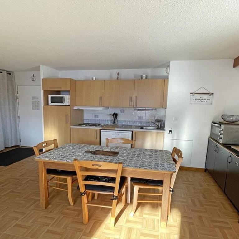 Résidence Parc Aux Etoiles - GEC2 - Appartement 2 chambres avec grand balcon MAE-9084 - Appartement - 2