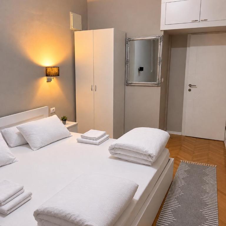 Nice 5 Apartments - Deluxe Triple Room - 4
