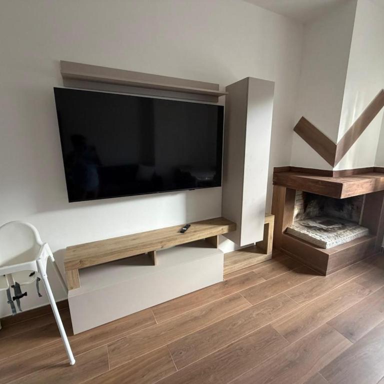 Ricky's home - Three-Bedroom House - 1