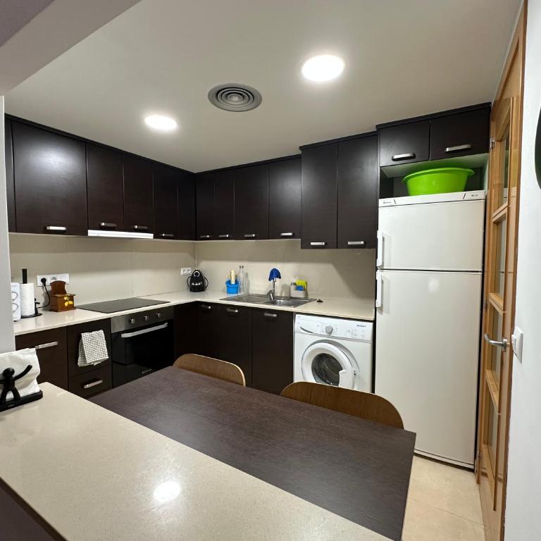 PIS AMB PARQUING AL CENTRE DE PALAMóS - Apartamento de 2 dormitorios - 7