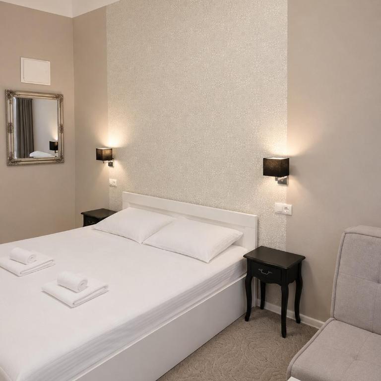 Nice 5 Apartments - Deluxe Double Room - 4