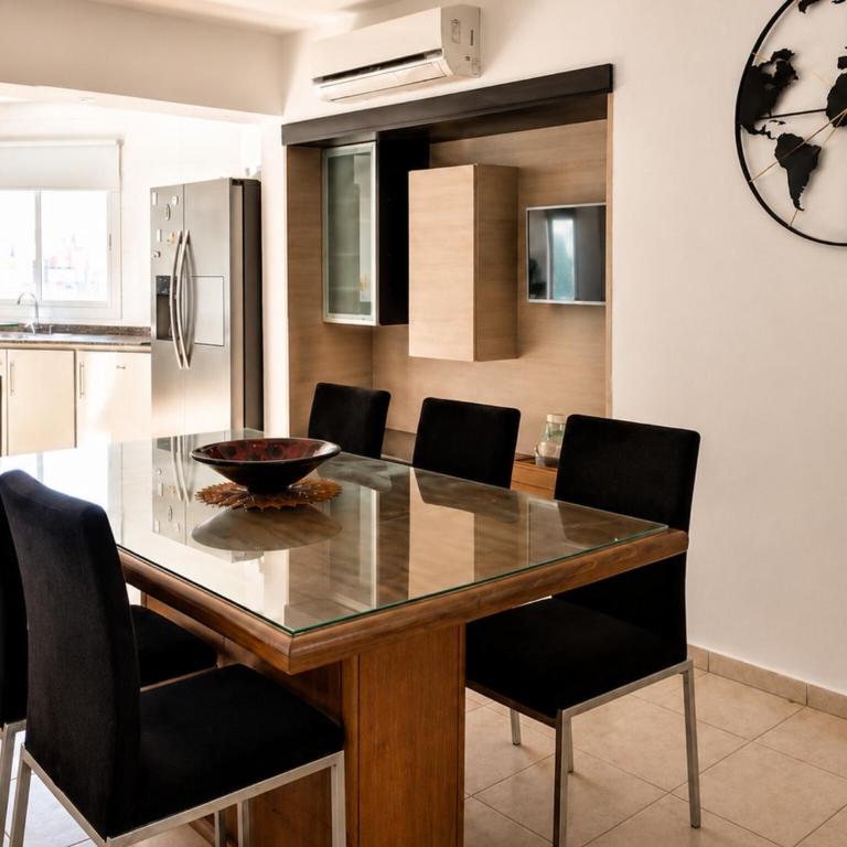 Casa para Familias con Pileta a 5 min del Centro - Four-Bedroom House - 14