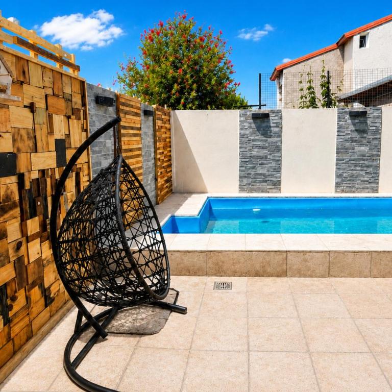 Casa para Familias con Pileta a 5 min del Centro - Four-Bedroom House - 16