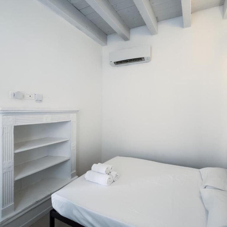Navigli - Porta Genova Apartments - Three-Bedroom Apartment - High Floor - 5