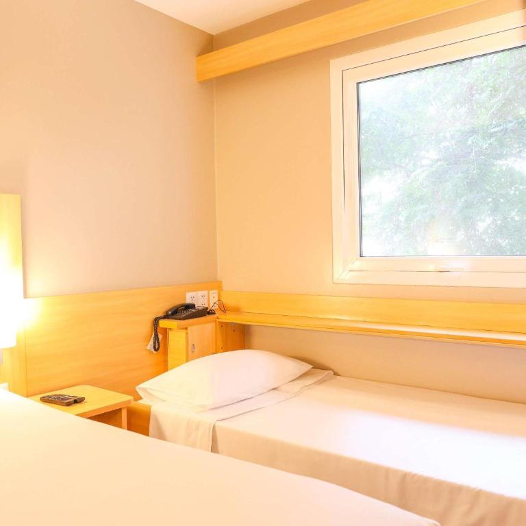 ibis Lima Larco Miraflores - Habitación Estándar - 1 cama doble y 1 individual - 1