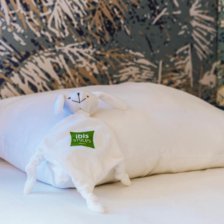 ibis Styles Antibes - Chambre Standard avec 1 Lit Double et 1 Lit Simple - 4