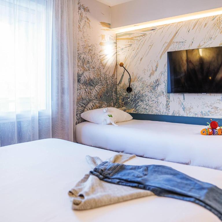 ibis Styles Antibes - Chambre Standard avec 1 Lit Double et 1 Lit Simple - 2