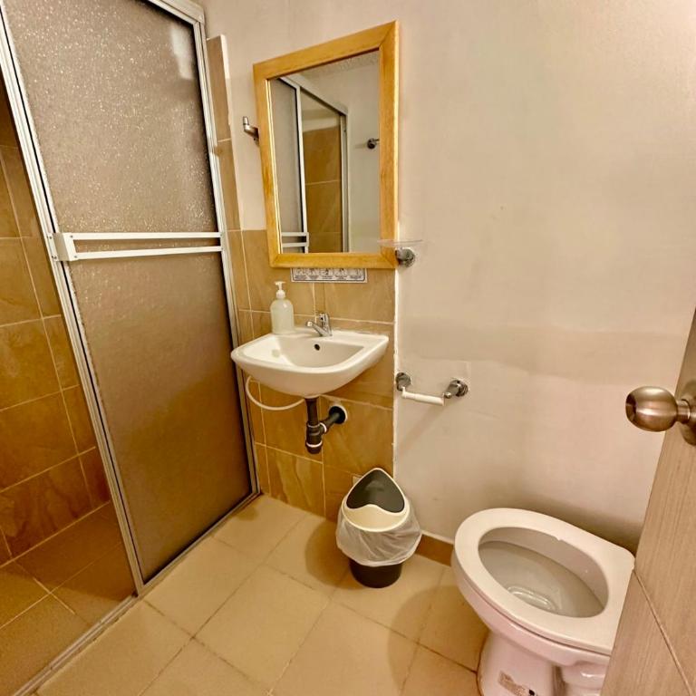 Hotel Batan-127 - Habitación Doble con baño privado - 2 camas - 24