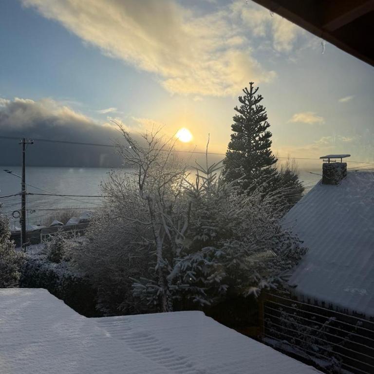 Casa frente al lago 2 - Bariloche - Three-Bedroom Home - 1