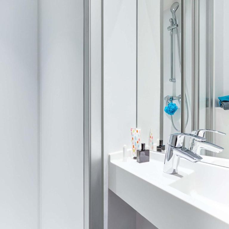 hotelF1 Paris Saint Denis Université - Chambre Cabrio avec Salle de Bains Privative - 7