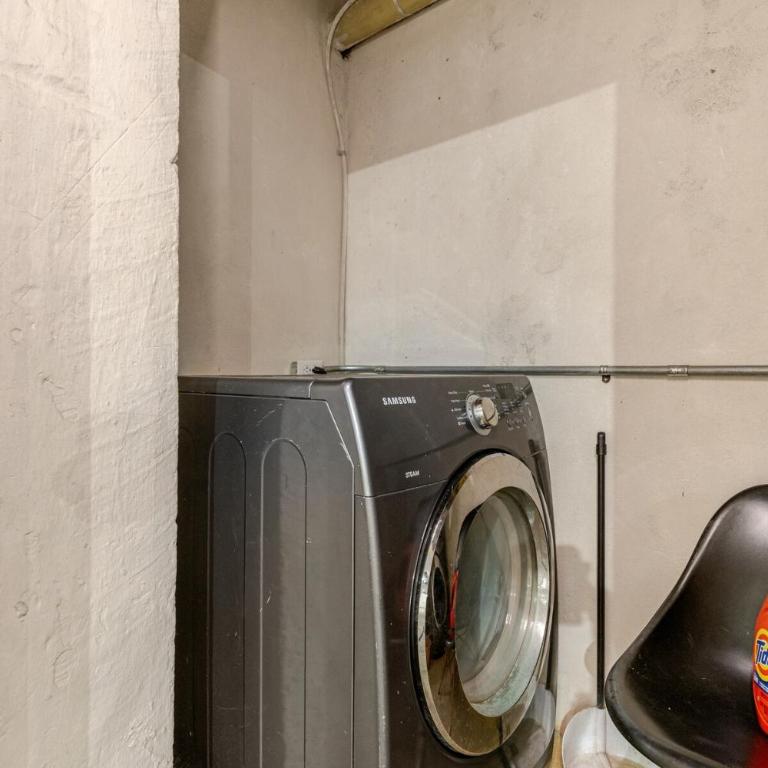 My Virtual Stay, Vantech - Classic One-Bedroom Apartment with King Bed - 14