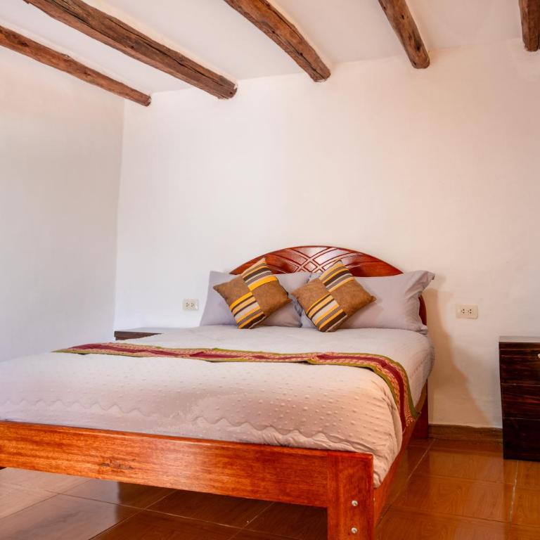 Julian's Garden - Double Room with Shared Bathroom - 5