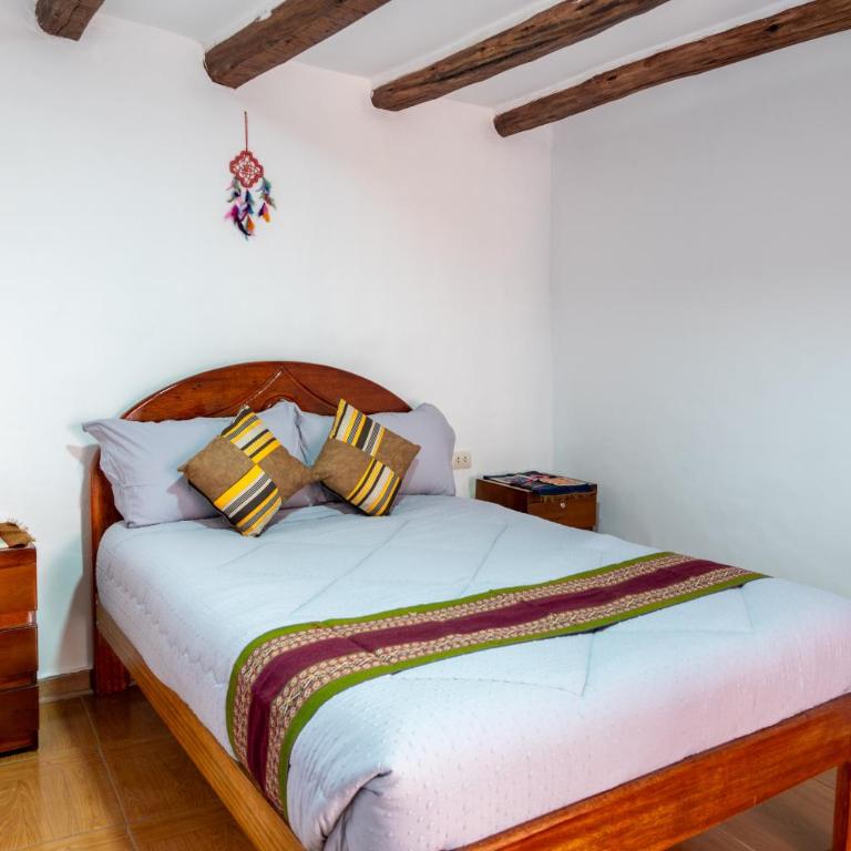 Julian's Garden - Double Room with Shared Bathroom - 6
