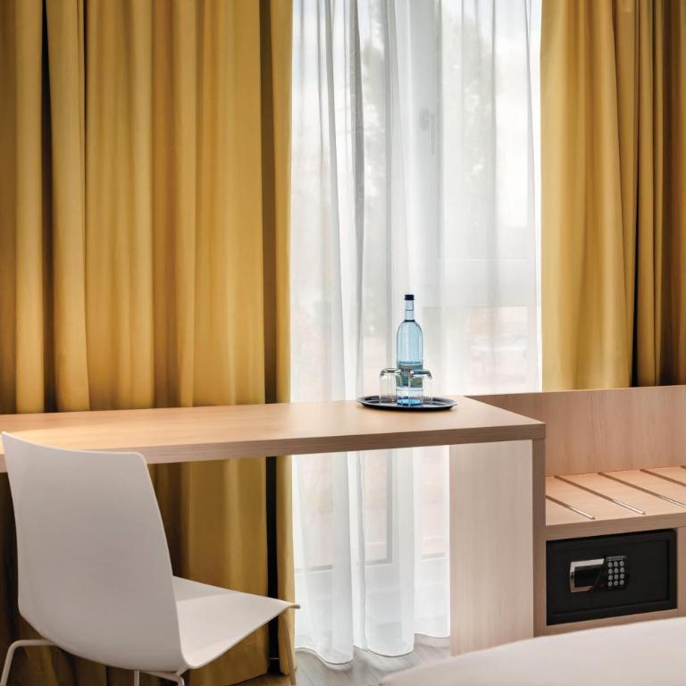 Super 8 by Wyndham Augsburg - Standard Zweibettzimmer - 3