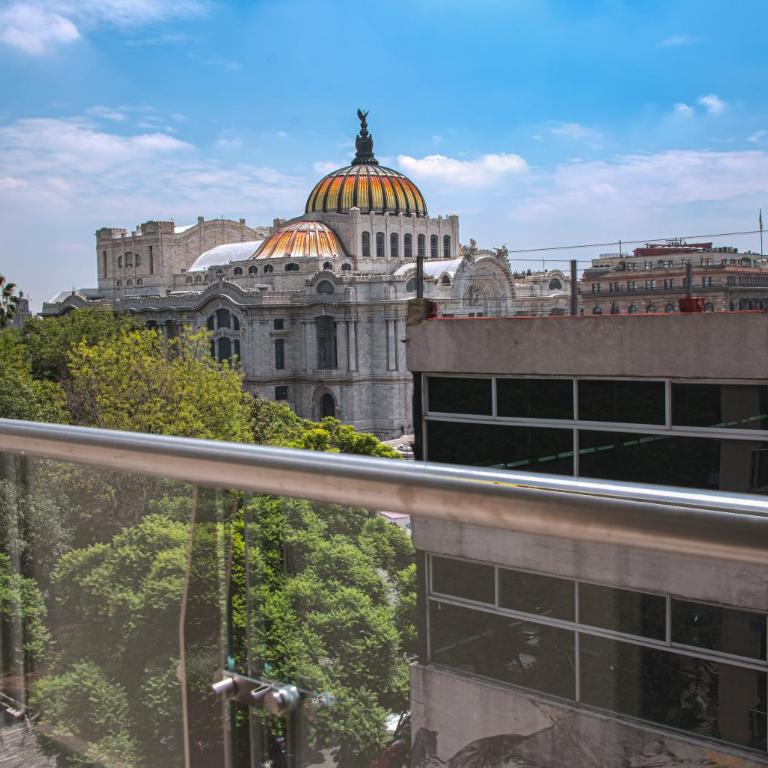 Wake Up to Bellas Artes Views Private Balcony 408 - One-Bedroom Apartment - 4