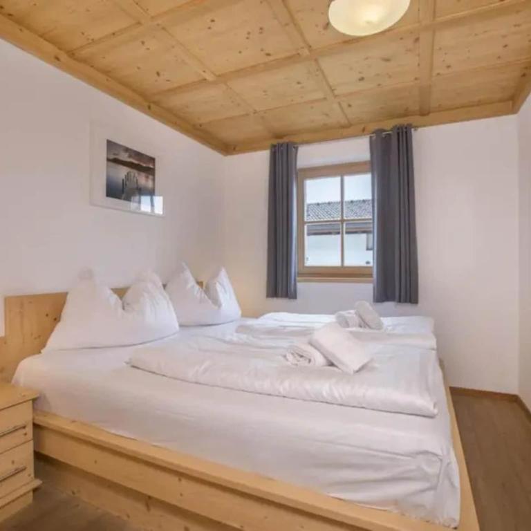 Austrian Mountain Chalet Retreat - Ferienhaus mit 4 Zimmern - 3