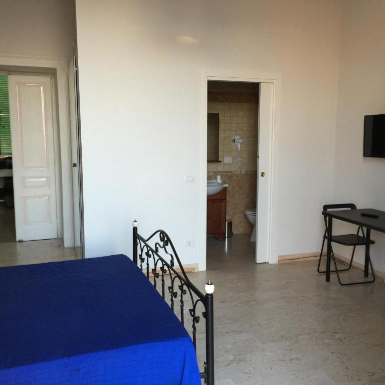 I Sorrisi Di Napoli - Deluxe Double Room with Balcony - 1