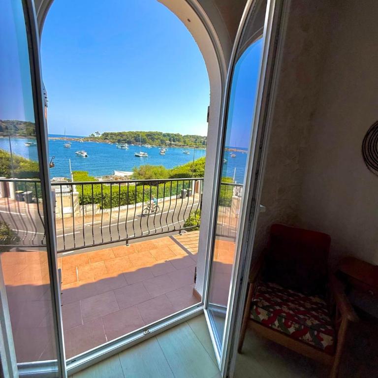 Cap d'Antibes vue plage de la GAROUPE - 8 couchages - Jardin et terrasse - Villa - 29