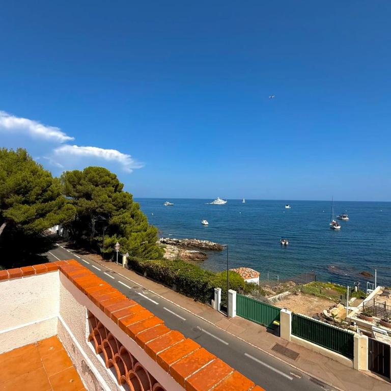 Cap d'Antibes vue plage de la GAROUPE - 8 couchages - Jardin et terrasse - Villa - 32