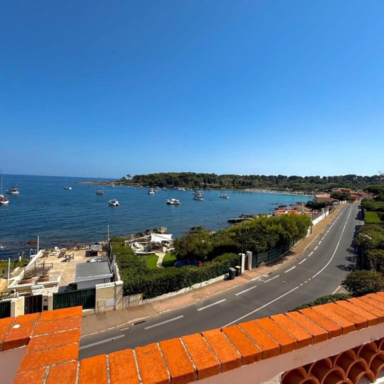 Cap d'Antibes vue plage de la GAROUPE - 8 couchages - Jardin et terrasse - Villa - 33