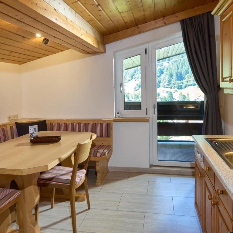 Chalet H Montafon - Apartment mit 2 Schlafzimmern und Bergblick - 3